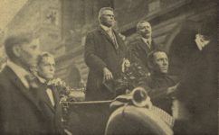 Kramář před Národním divadlem - Světozor 08.10.1919 