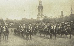 Černínská kasárna, přehlídka před F. Josefem - Český svět 5.10.1904 