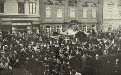 u Kostela panny Marie Vítězné - Světozor 23.09.1910 