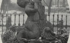 Na slupech 1884, Brokofova socha v zahradě domu - Světozor 27.02.1914 